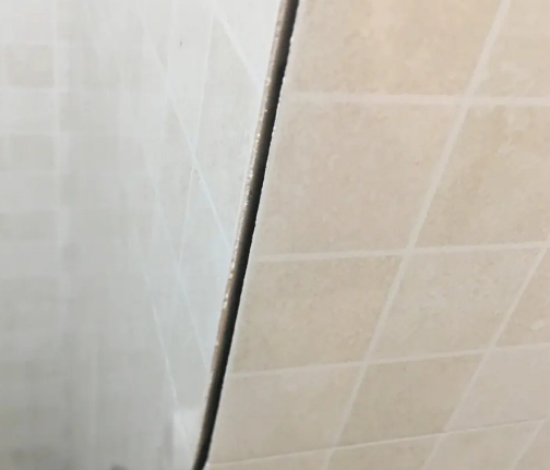 周至瓷砖空鼓维修公司分享阳台瓷砖脱落的修复过程可以分为以下几个步骤